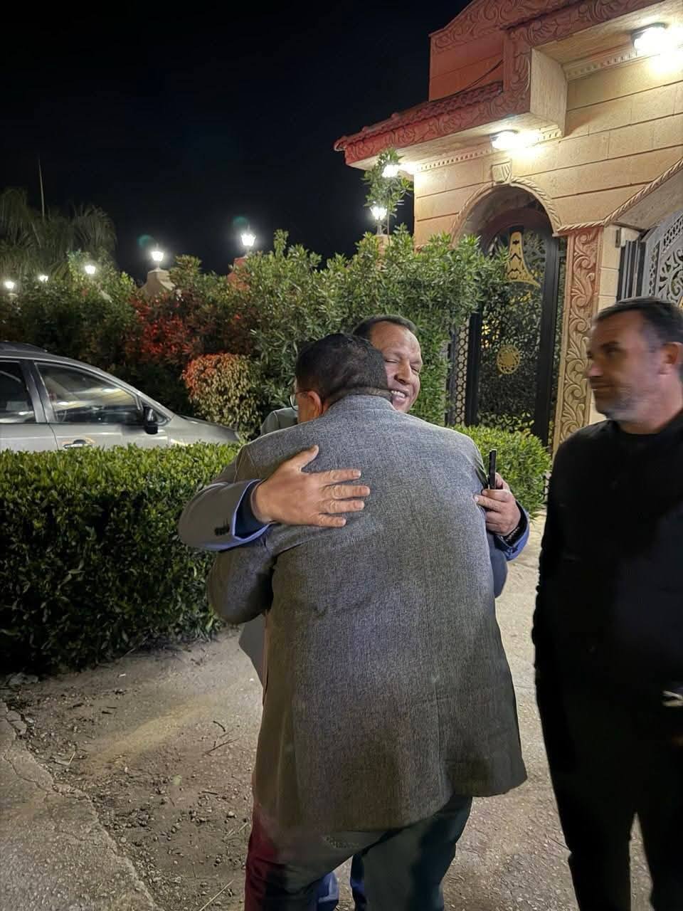 النائب عزت عبدالرحمن يزور الحاج يونس عبدالرازق في لقاء يسوده الود والتقدير